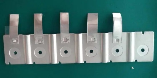 鋰電池極耳清洗劑去除油汙和氧化膜的作用和重要性