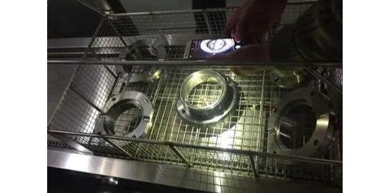 超聲波表麵清洗劑水基與溶劑的區別