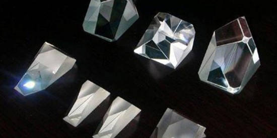 關於棱鏡拋光與絲印後使用（yòng）什麽清洗劑比較好